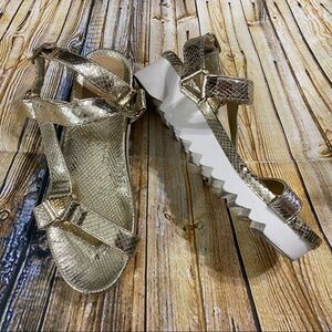 Shoe Dazzle Gold Slingback Platform Sandals Size 7